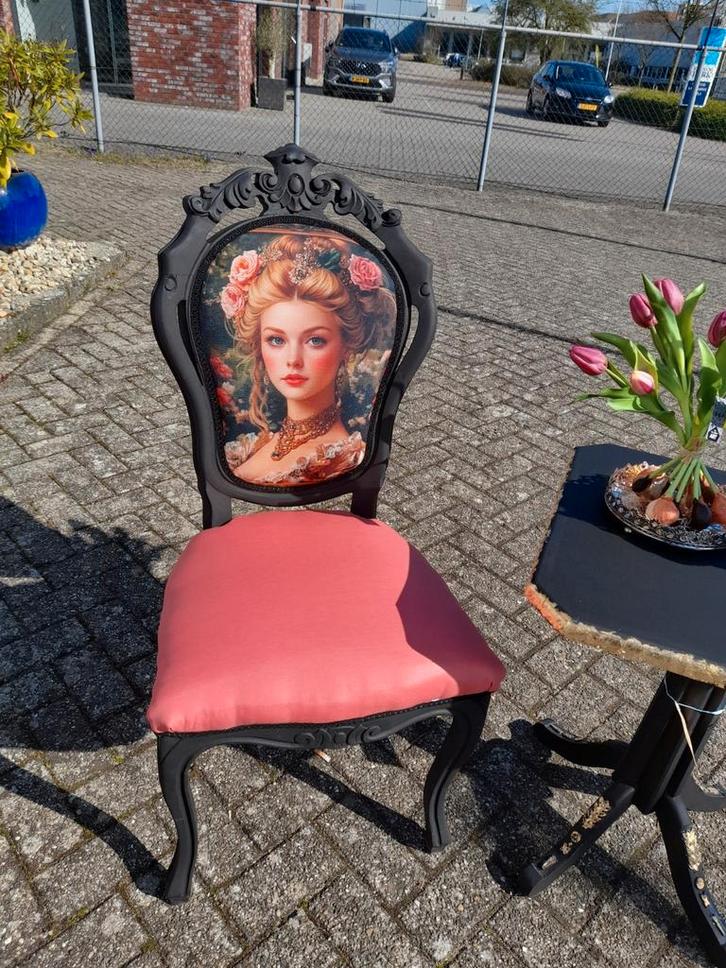 1 barok stoel opnieuw gestoffeerd meisje, Antiek en Kunst, Antiek | Meubels | Stoelen en Banken, Ophalen of Verzenden