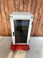 19 inch pats kast met 100 volt versterker zone mixer, Computers en Software, Serverkasten, Ophalen, Zo goed als nieuw