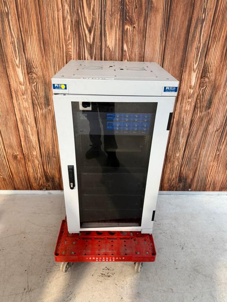 19 inch pats kast met 100 volt versterker zone mixer, Computers en Software, Serverkasten, Zo goed als nieuw, Ophalen