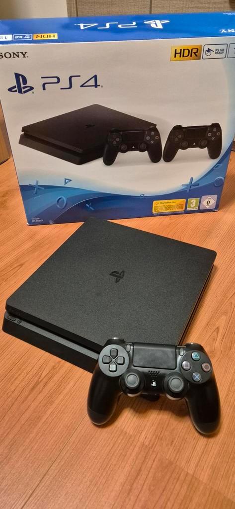 PS4 Slim 1TB + 1 Controller + spellen + spellenopslagtoren, Spelcomputers en Games, Spelcomputers | Sony PlayStation 4, Zo goed als nieuw