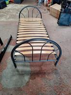 2x 1-persoons ijzeren bedframe, Ophalen, Gebruikt, 90 cm, Eenpersoons