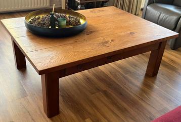 Eiken salontafel beschikbaar voor biedingen