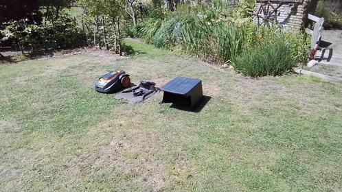 Robotgrasmaaier worx  WG754E, Tuin en Terras, Robotmaaiers, Gebruikt, 20 tot 25 cm, Met regensensor, Ophalen
