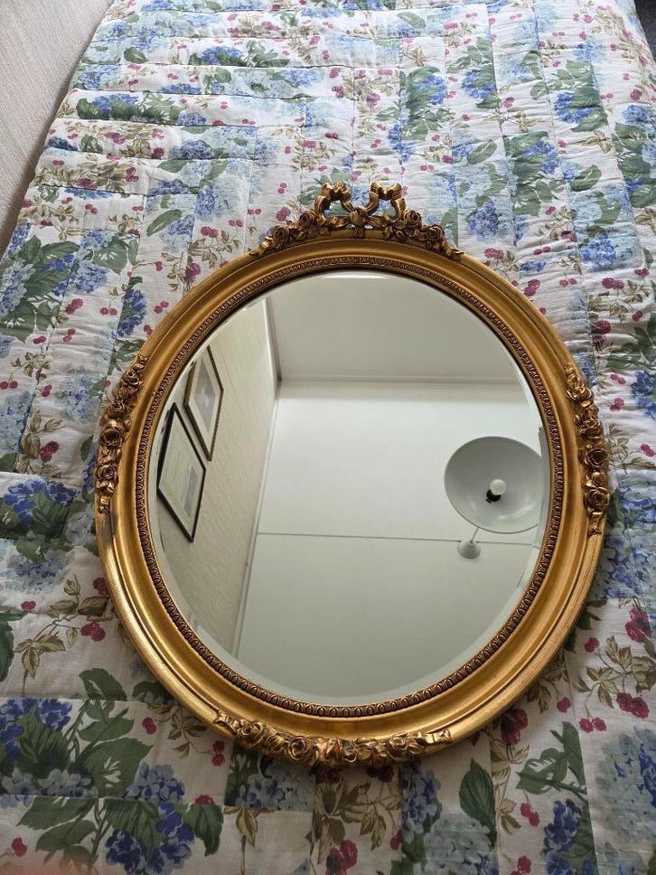 Klassieke ovale facetgeslepen spiegel vergulde rand, Huis en Inrichting, Woonaccessoires | Spiegels, Zo goed als nieuw, 50 tot 75 cm