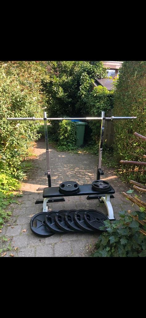 Fitnessset:halterbank+rek+olympische stang+150kg schijven, Sport en Fitness, Fitnessmaterialen, Zo goed als nieuw, Halterset, Ophalen
