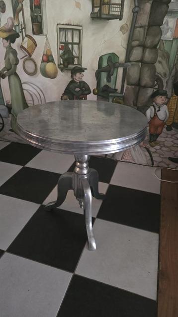Riviera Masion bijzettafel beschikbaar voor biedingen