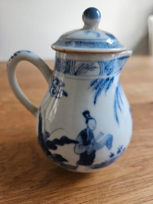 Blauw wit porselein schenkkan (verm.) Chinees - 12 cm hoog, Antiek en Kunst, Antiek | Vazen, Ophalen