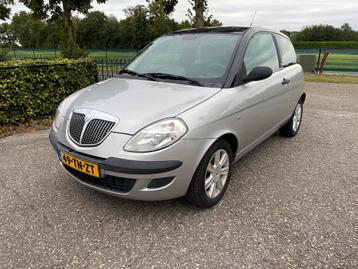 Lancia Ypsilon 1.2 2006 Grijs airco nieuwe apk goede staat ! beschikbaar voor biedingen