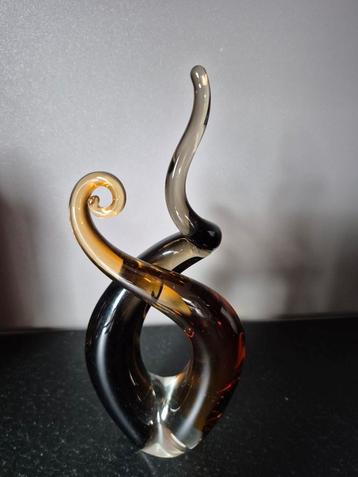 Glas sculptuur beeld object bruin natuurtint decoratie beschikbaar voor biedingen
