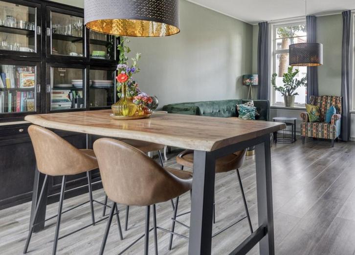 Tafel met vier stoelen, zetel, vitrinekast en tv-meubel, Huis en Inrichting, Complete inboedels, Ophalen