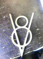 V8 logo, Ophalen, Zo goed als nieuw