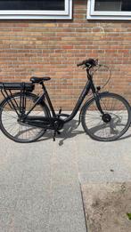 Zo goed als nieuwe zwarte  electrische fiets 7 versnellingen, Zo goed als nieuw, 47 tot 51 cm, 50 km per accu of meer, Ophalen