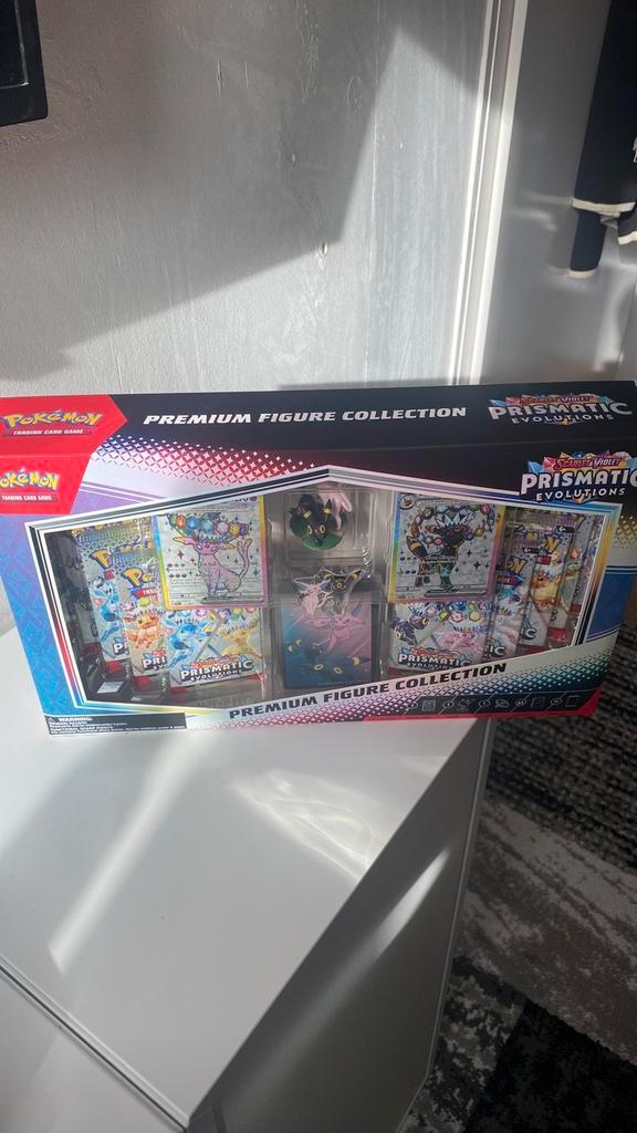 Prismatic premium figure collection, Hobby en Vrije tijd, Verzamelkaartspellen | Pokémon, Nieuw, Foil, Ophalen of Verzenden