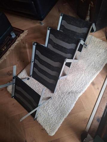 Trixy hondentrap voor de auto beschikbaar voor biedingen