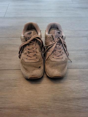 New Balance Sneakers gedragen beschikbaar voor biedingen