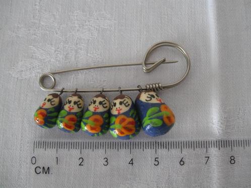Matroesjka baboeshka speld broche goede staat, Sieraden, Tassen en Uiterlijk, Broches, Zo goed als nieuw, Overige materialen, Ophalen of Verzenden