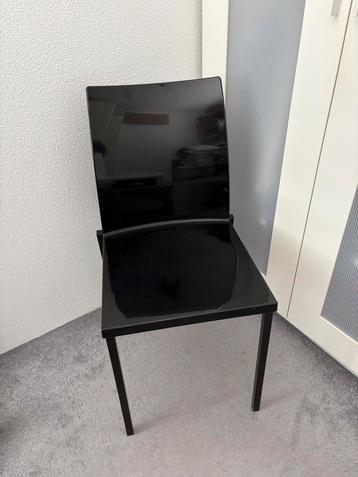 Pedrali stoelen - 2 stuks - wit en zwart - hard plastic beschikbaar voor biedingen