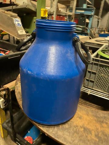 Blauwe Melkbus / Emmer met Handvatten beschikbaar voor biedingen