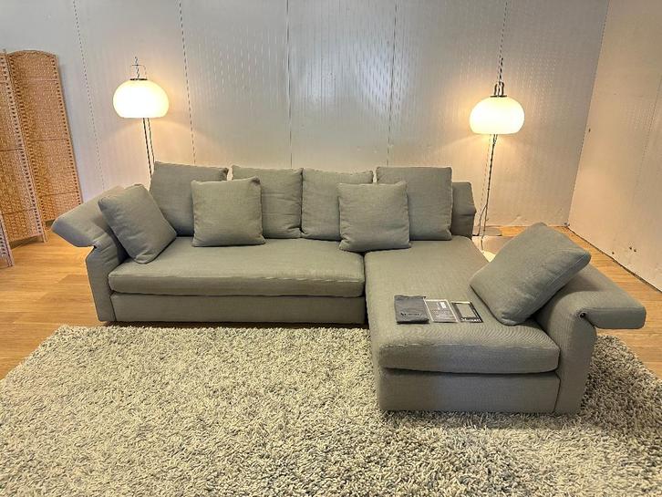 ZGAN Minotti Collar Hoekbank met Bijzettafel - NP: €20.000, Huis en Inrichting, Banken | Bankstellen, Zo goed als nieuw, Hoekbank