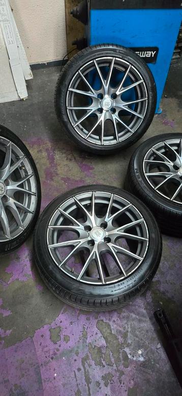 Mooie 17 inch velgen met banden 4x108 205 45 17 beschikbaar voor biedingen