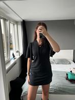 zwart jurkje met v hals en vlinder mouwen merk I-CON-K maat, Zwart, Ophalen of Verzenden, Zo goed als nieuw, I-CON-K