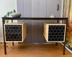 Stevig vintage bureau met hexagon design, Huis en Inrichting, Ophalen, Gebruikt, Bureau