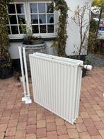 Radiator incl thermostaatkraan en vloer beugel, Doe-het-zelf en Verbouw, Verwarming en Radiatoren, Ophalen, Radiator, Zo goed als nieuw