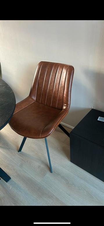 4 eetkamerstoelen beschikbaar voor biedingen