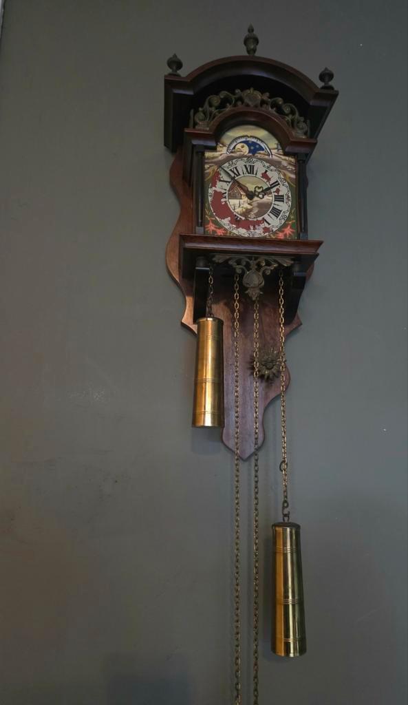 Nederlandse wandklok in Sallander / Friese stijl., Antiek en Kunst, Antiek | Klokken, Ophalen of Verzenden