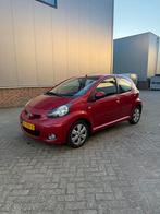 Toyota Aygo 1.0 5DRS 2010 Rood, Voorwielaandrijving, Euro 5, Zwart, 4 stoelen