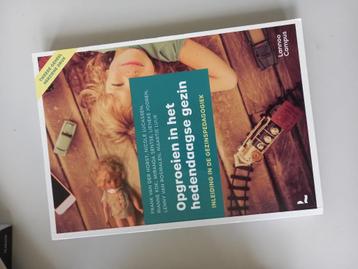 Opgroeien in het Hedendaagse Gezin beschikbaar voor biedingen