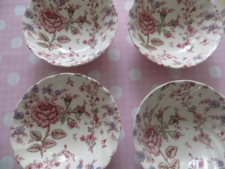 johnson servies/rose Chintz/Servies/Schaal/ kom/desert/, Huis en Inrichting, Keuken | Servies, Zo goed als nieuw, Kom(men), Overige stijlen