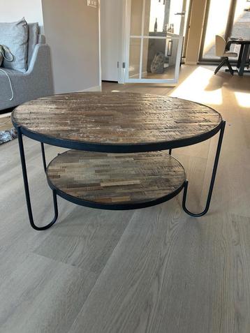 Houten salontafel beschikbaar voor biedingen