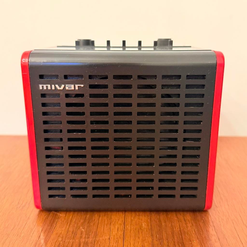 VINTAGE DESIGN RADIO MIVAR CUBO 1977 FM ROOD SPACE AGE, Antiek en Kunst, Antiek | Tv's en Audio, Verzenden