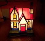 Sfeervol huisje Tiffany-style tafellamp, Huis en Inrichting, Lampen | Tafellampen, Kunststof, Alle, Ophalen of Verzenden, Zo goed als nieuw