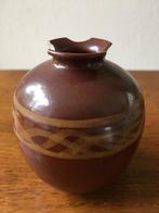 Vaasje van Pottenbakster Irene Schimandl uit Orvelte, Huis en Inrichting, Overige kleuren, Ophalen of Verzenden, Minder dan 50 cm