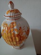 Antieke pot met deksel.
Pot is puntgaaf., Ophalen