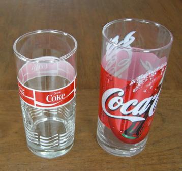 Coca Cola glazen (2x).Afm Ø 6,2x13,6 cm.Afm Ø 6,7x14,5 cm. beschikbaar voor biedingen