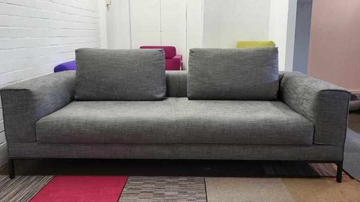 Design on Stock Aikon Lounge | 3 zits | Grijs, Huis en Inrichting, Banken | Bankstellen, Zo goed als nieuw, Rechte bank, Driepersoons