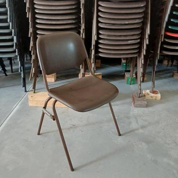190 x stapelstoelen kantine stapelbare partij stoelen  beschikbaar voor biedingen