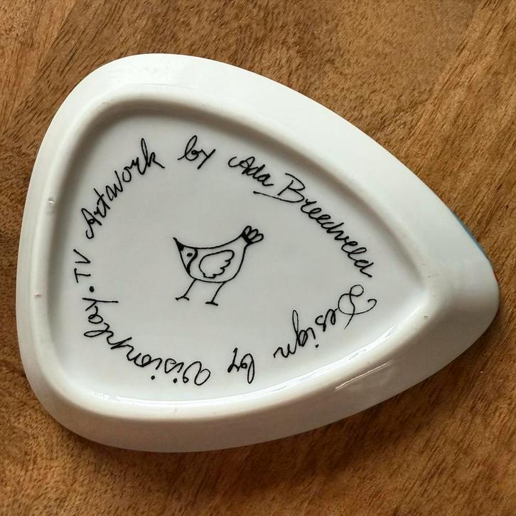 Ada Breedveld Design Schoteltje - Handbeschilderd Hartjesmot, Antiek en Kunst, Kunst | Designobjecten, Ophalen of Verzenden