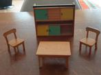 Kast , tafel en 2 stoeltjes voor Poppenhuis, Ophalen of Verzenden, Poppenhuis