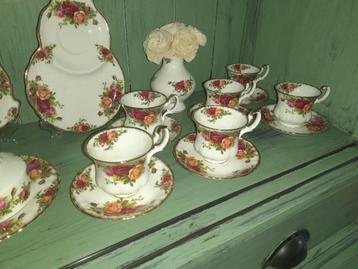 Royal Albert Old Country Roses Kops en Schotels beschikbaar voor biedingen