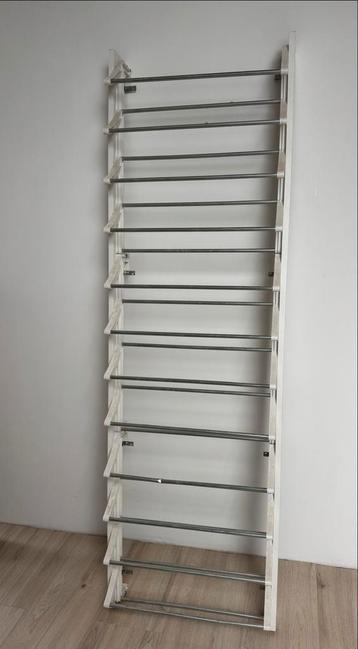 Schoenenrek - Wandmontage beschikbaar voor biedingen