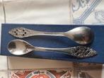twee metalen lepeltjes met ajour motief Pako, Antiek en Kunst, Antiek | Bestek, Ophalen of Verzenden