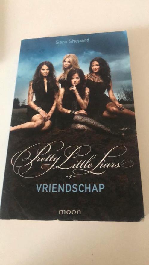 Sara Shepard - Vriendschap, Boeken, Kinderboeken | Jeugd | 13 jaar en ouder, Zo goed als nieuw, Ophalen of Verzenden