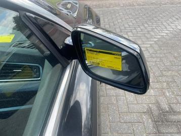 Buitenspiegel rechts van een BMW 5-Serie beschikbaar voor biedingen