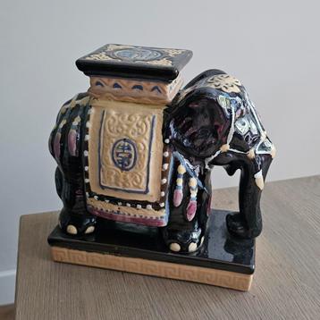 Prachtige zwarte keramieken olifant 18 cm hoog beschikbaar voor biedingen