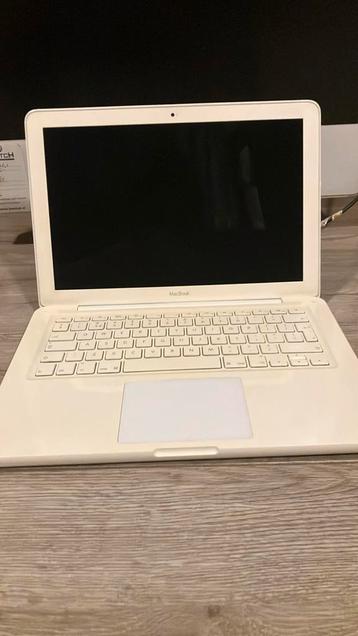 Macbook 2009 (Plastic Edition) beschikbaar voor biedingen