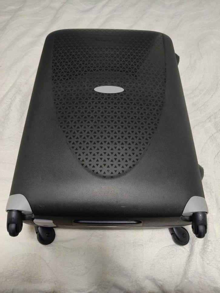 Samsonite 1910 reiskoffer zwart – 75x50x20 cm met wieltjes, Sieraden, Tassen en Uiterlijk, Koffers, Zo goed als nieuw, Hard kunststof